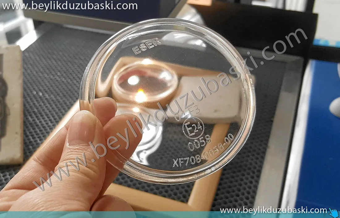 cam üzerine lazer ile yazı yazılması, cama markalama, cama baskı, lazer ile cam baskı, kaliteli ve hızlı cam baskı, markalama, seri üretim