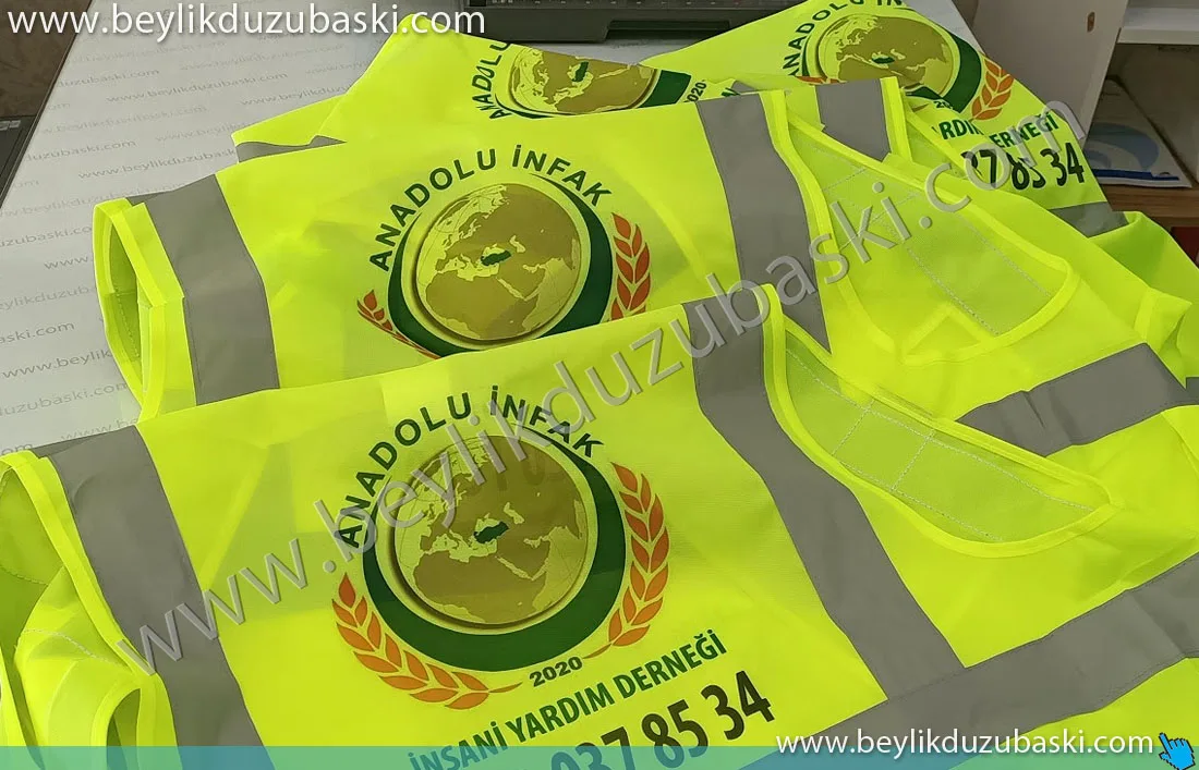 anadolu infak, insani yardım vakfı, için yapılan, fosforlu, yelek imalatı, logo baskılı yelekler, vakıf, kurye, dağıtım firması, organizasyon, ekip ve dağıtım firmaları için yelek baskısı