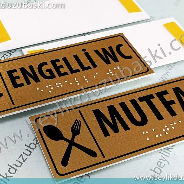 sarı pirinç görünümlü, metal kapı isimliği, körler alfabesi baskılı, ama kapı tabelası, dekoratif ve kaliteli, kapı tabvelası, paslanmaz alüminyum malzeme, Braille alfabesi, kapı yönlendirme