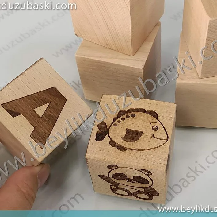 5x5 cm ebadında kayın ağacı, ahşap küp bloklar, okul öncesi eğitim için, ahşap bloklar üzerine lazer ile baskı, kalıcı baskı, isteğe göre baskı, eğitim gereçleri, yerli üretim, az adet yapılabilir
