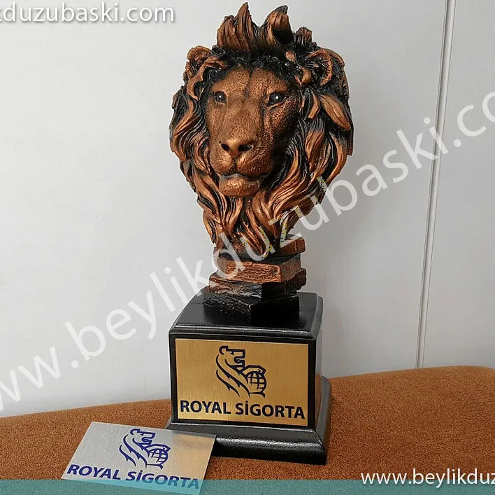 aslan büstü, masa isimlik, masa üzeri aslan heykeli, hediye için yapılan tasarım ürün, el yapımı, el boyaması, polyester heykel, biblo hediye ürün