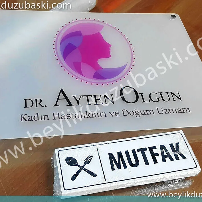 kapı isimliği, 25x35 cm standart ebat, kapı tabelası, dekoratif vidalı, kapı tabelası, hızlı üretim, aynı gün kargo, Grafik tasarım desteği, beylikdüzü, esenyurt, Karadeniz, Canik, arnavutköy, kapı tabelası