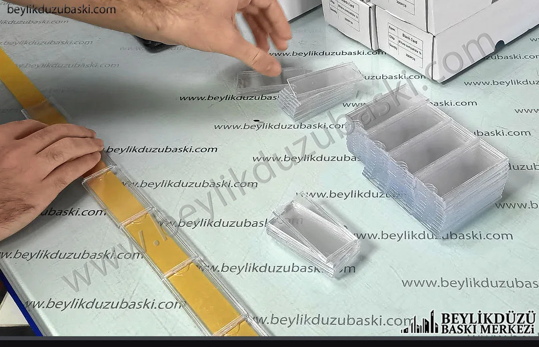 dolap isimliği, içine isim konulan, arkası bantlı, dolap isimliği, şeffaf dolap isimlik, stoklu ürün, aynı gün gönderim, okul, fabrika, dolap için şeffaf isimlik