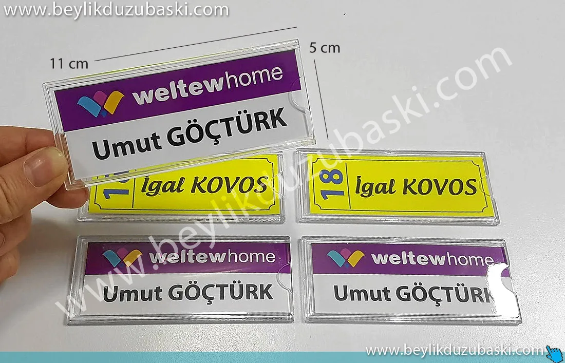 dolap-üzeri-isimlik-soyunma-dolabına-isimlik-isim-değiştirelebilir-dolap-isimliği-şeffaf-isimlik-pleksi-isimlik-içine-kağıt-konulan-isimlik-dolap-isimliği.jpg Dolap isimlik, okul dolap isimliği, soyunma odası dolap isimliği, personel dolap etiketi, içine isim yazılabilen dolap etiketi, plastik, sert, mika dolap etiketi Wardrobe nameplate, school locker nameplate, locker room locker nameplate, staff locker tag, name-engraved locker tag, plastic, hard, mica locker tag