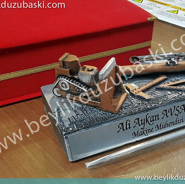 mehmet gezici, yüksek çevre mühendisi, baskılı masa isimliği, hediye masa üzeri kullanım için, isim baskılı, kutulu, kaliteli malzeme, acil isim baskılı kişiye özel hediye ürünler