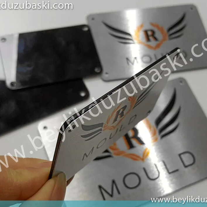 samsun baskı merkezi, kaliteli metal etiket baskısı, acil metal etiket üretimi, kalın metal baskısı, 2mm pleksi tabanla üzerine, metal baskısı yapılmış üründür, istenilen ebatta yapılır, grafik tasarım desteği verilir, hızlı üretim yapılır, samsun reklam, samsın baskı merkezi, samsun ozalit