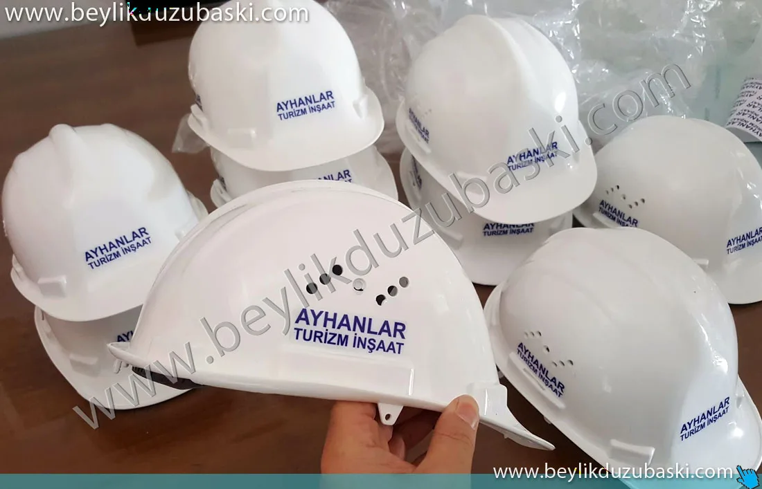 isim baskılı baret, logo baskılı baret, acil baret, kaliteli baret, dış mekan dayanıklı etiket baskı, baret üzeri, logo ve isim baskı, inşaat bareti, gübenlik bareti