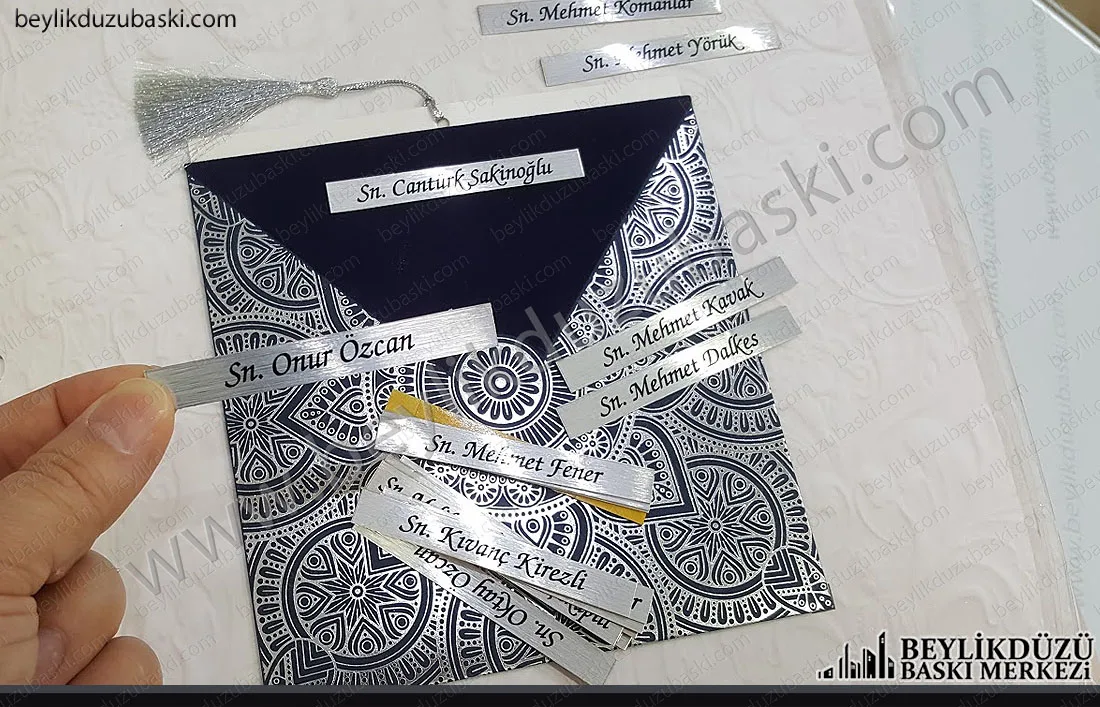 davetiye üzerine isim yazılması, tek tek metal ile isim yazmak, adetli baskı için birim fiyattır, yüksek adet yada aza adet ürünler için fiyat alabilirsiniz, aynı gün üretim ve kargo yapılır