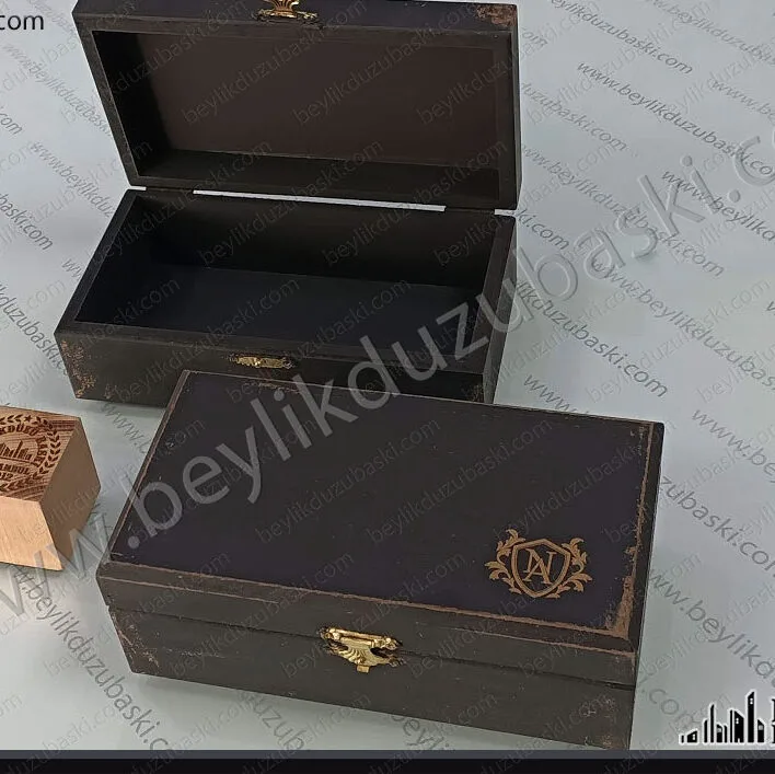lazer ile ahşap kutu üzerine baskı, kazıma baskı, lazer baskı, ahşap kutuya logo baskı, hızlı hizmet, bekle al, logo ve isim baskıları, Ahşap kutu üzerine, lazer ile logo işleme baskı, hızlı üretim, bekle al, kaliteli baskı