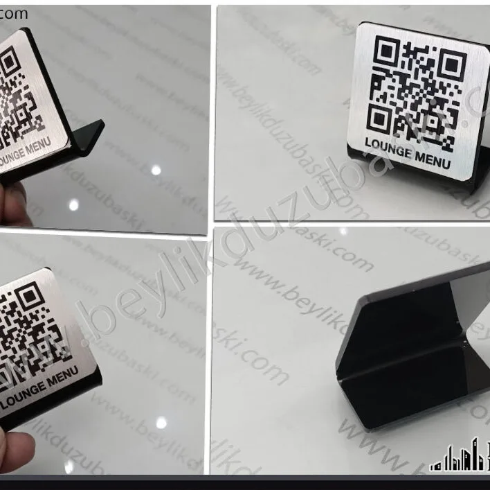 cafe, restoran, büfe, salon gibi müşteri odaklı, qr menü masa isimliği, üçgen masa isimliği, kaliteli metal etiket, pleksi ve metal masa isimliği, üçgen masa üzeri numara ve QR menü, Pleksi masa üzeri, üçgen QR etiket, kaliteli etiket, istenilen adet üretim yapılır, az adet mümkün, tasarım desteği