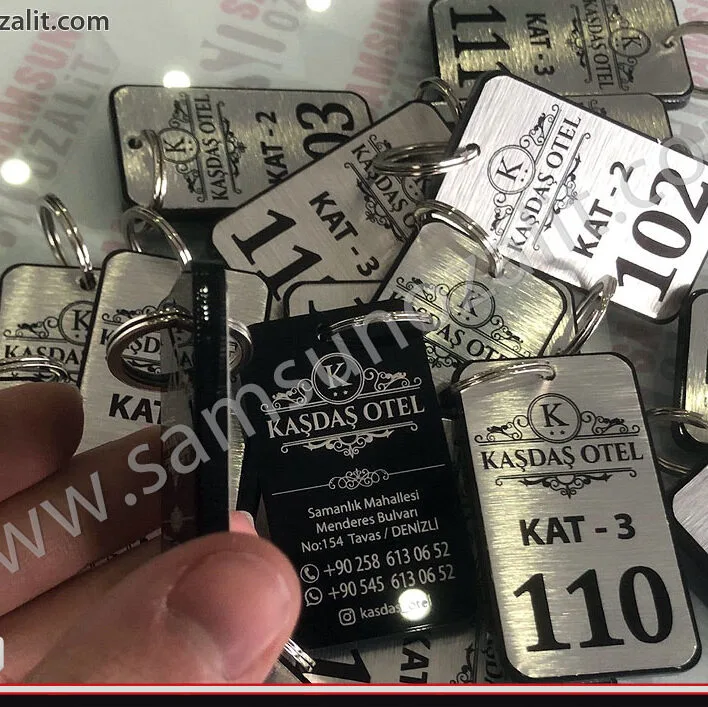 Otel anahtarlık, özel üretim anahtarlık, butik otel anahtarlığı, kaliteli otel anahtarlığı, tasarım desteği, hızlı teslimat, metal ve plastik otel anahtarlık üretimi, otel için anahtarlık baskısı, butik otel anahtarlık, logolu, özel tasarım anahtarlık imalat, kaliteli ürün, acil üretilip gönderilir, imalat