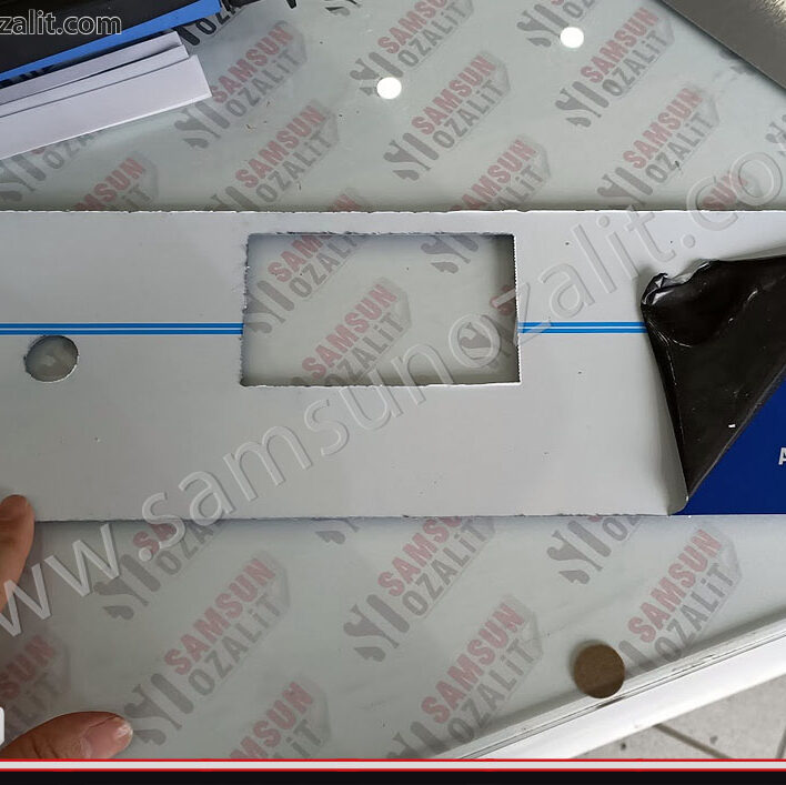 makine panel etiketi, makine üzerinde panel kumandası ve ekranı olarak kullanılan, alüminyum panel etiketi, mavi renk metal taban, üzerine firma logosu lazer ile uygulama
