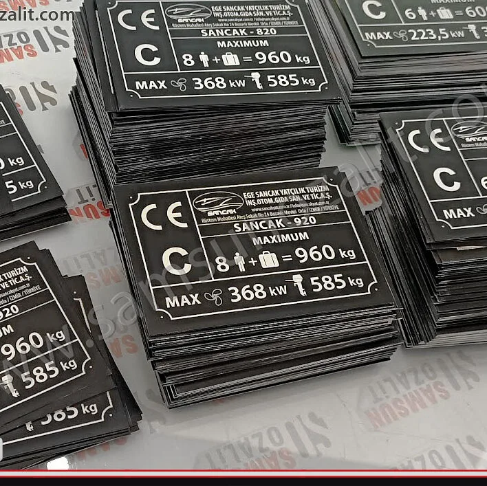 Deniz suyu dayanıklı, güneş dayanıklı, dış mekan etiket üretimi, kaliteli ürün, teknik bilgi içeren, metal etiket baskısı, sancak yat tekne üretim etiketi, tekne markalama etiketi, tekne için teknik bilgi içeren etiket imalatı, ürün ebat ve adede göre fiyat alınız, tasarım desteği, aynı gün gönderim, imalat üretim, 