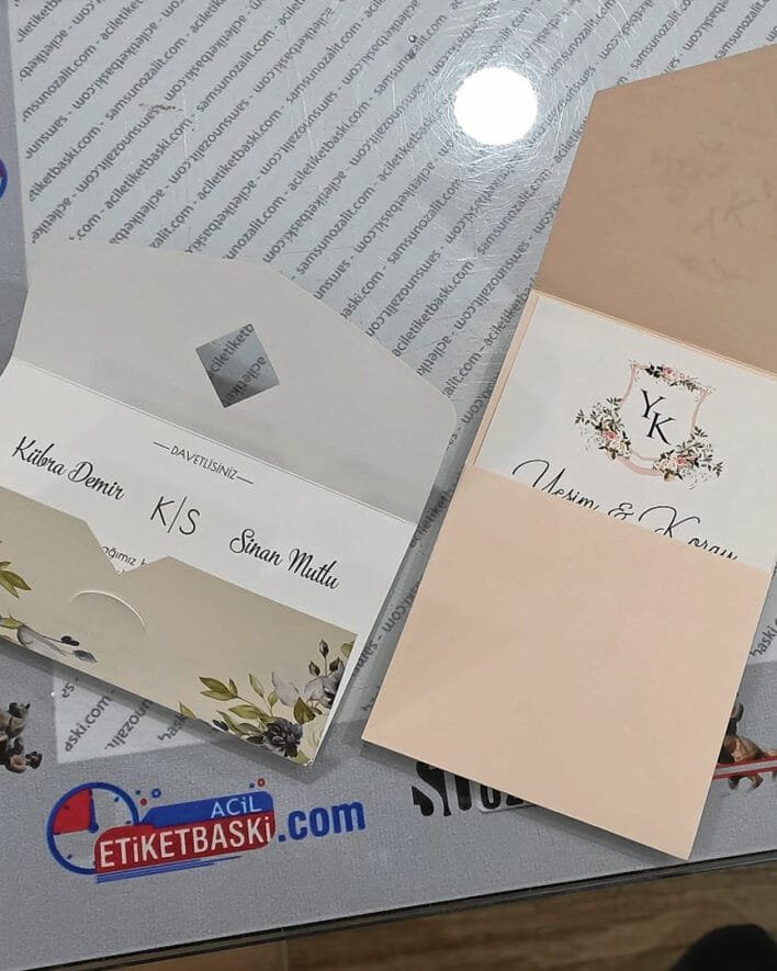 Samsun’da ekonomik, zarflı veya kendinden zarflı davetiye baskı hizmeti. 50 adet ve katları üretim, aynı gün teslim ve profesyonel tasarım desteğiyle uygun fiyatlı çözümler.